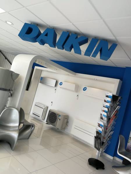 Pergola solaire dans un jardin orienté sud à Valréas, production photovoltaïque active