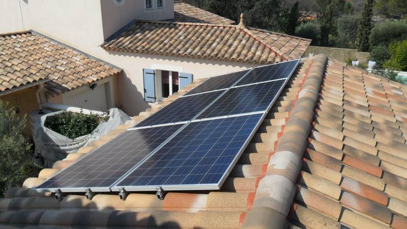 Panneaux photovoltaïques sur résidence secondaire à Saint-Paul-Trois-Châteaux