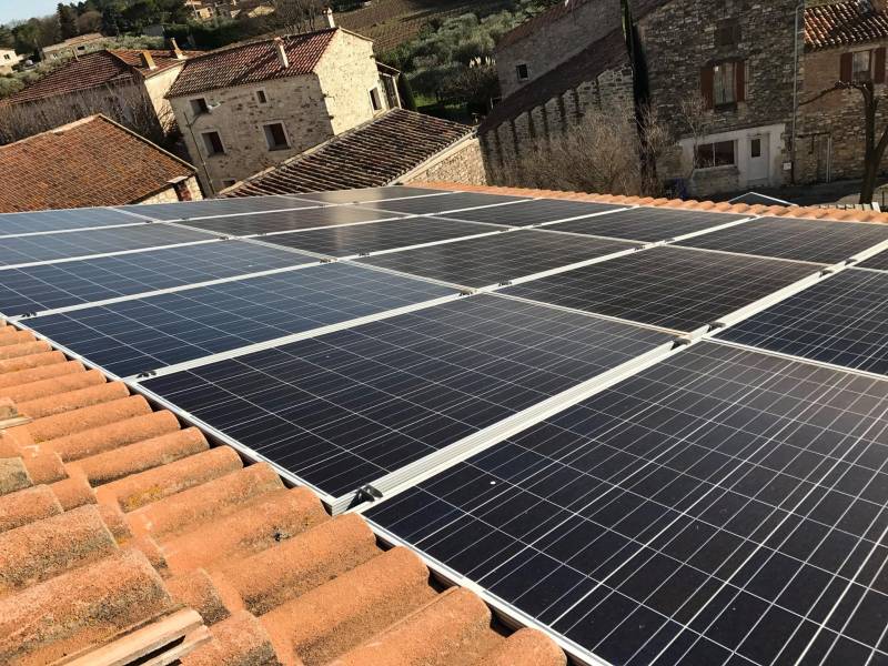 Installation panneaux solaires haut rendement Lunasol pour une famille éco-responsable à Carpentras