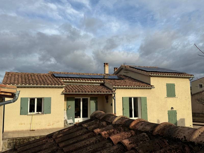 Installation d’un kit solaire photovoltaïque FULL BLACK 425WC en autoconsommation avec revente de surplus,  Vaison la Romaine  LUNASOL 84