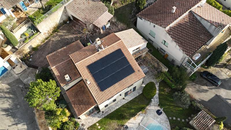Étude de projet et installation de 18 panneaux solaires 425wc FULL BLACK MY LIGHT + Micro onduleurs ENPHASE sur la commune de NYONS proche de Vaison-la-Romaine