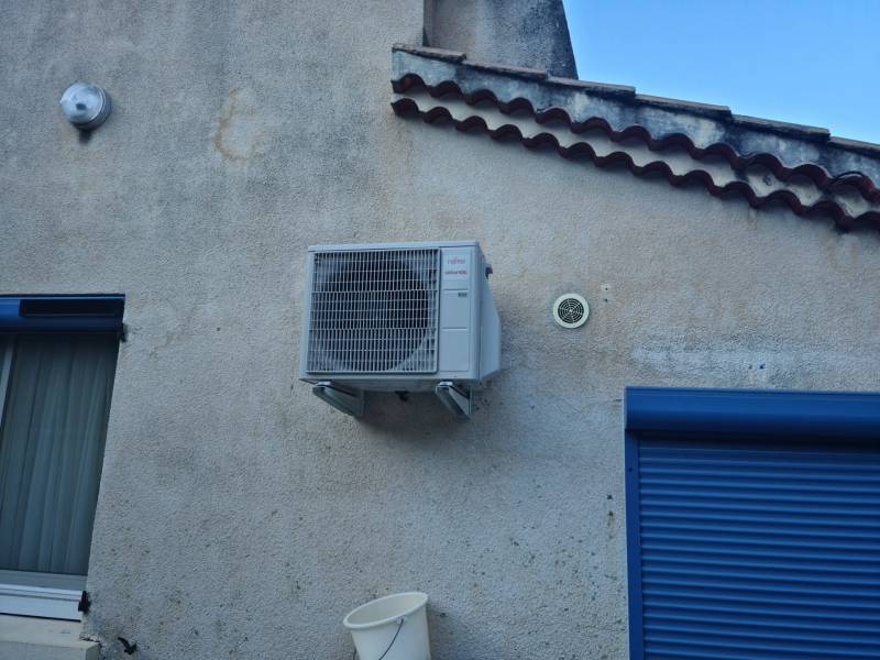 Installation LUNASOL d'un ballon thermodynamique ATLANTIC 200 litres Split sur la commune de Buis les Baronnies proche de Nyons.