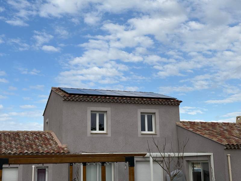 Installation de panneaux photovoltaïques et batterie virtuelle à Isle-sur-la-Sorgue par Lunasol.