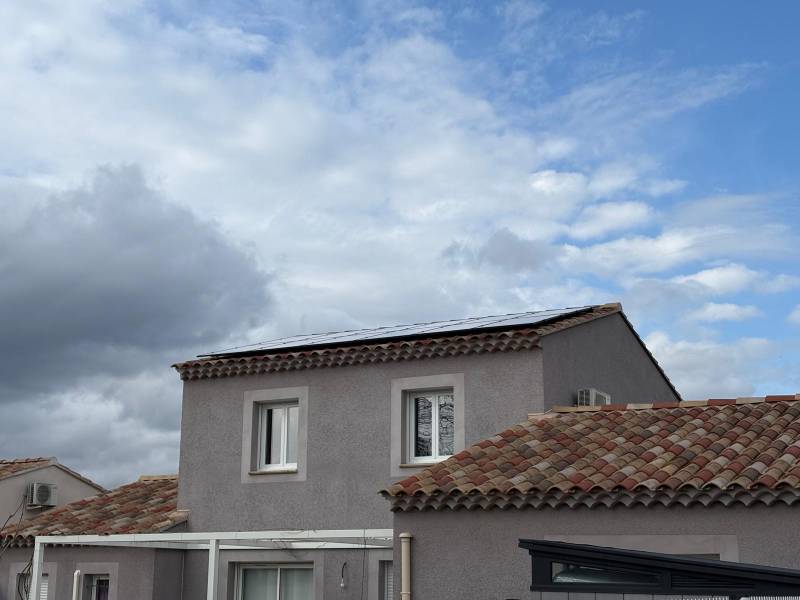 Installation de panneaux photovoltaïques et batterie virtuelle à Isle-sur-la-Sorgue par Lunasol.