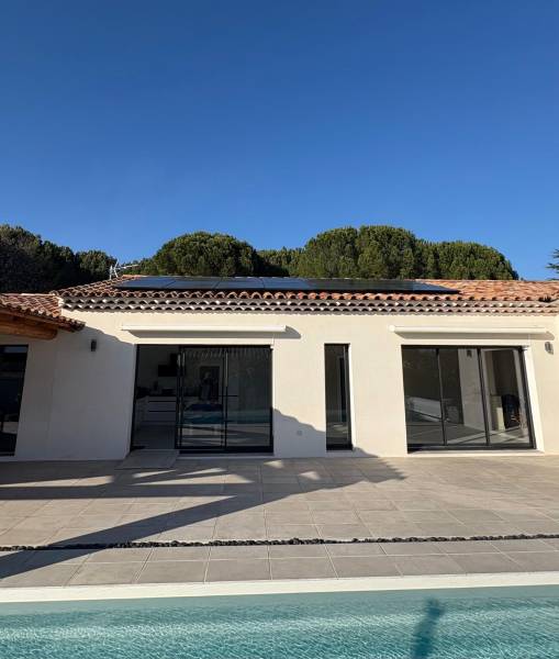 Rajout de panneaux photovoltaïques à Vaison-la-Romaine ( 84) par Lunasol.