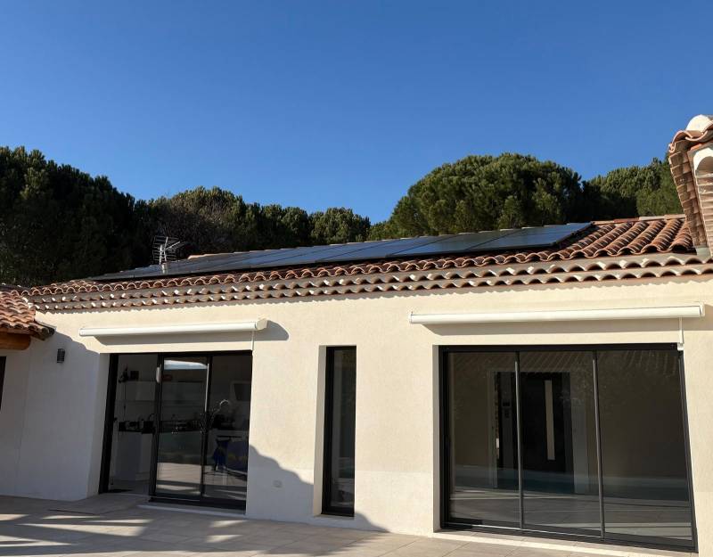 Rajout de panneaux photovoltaïques à Vaison-la-Romaine ( 84) par Lunasol.