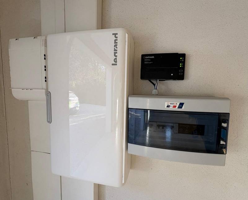 Rajout de panneaux photovoltaïques à Vaison-la-Romaine ( 84) par Lunasol.