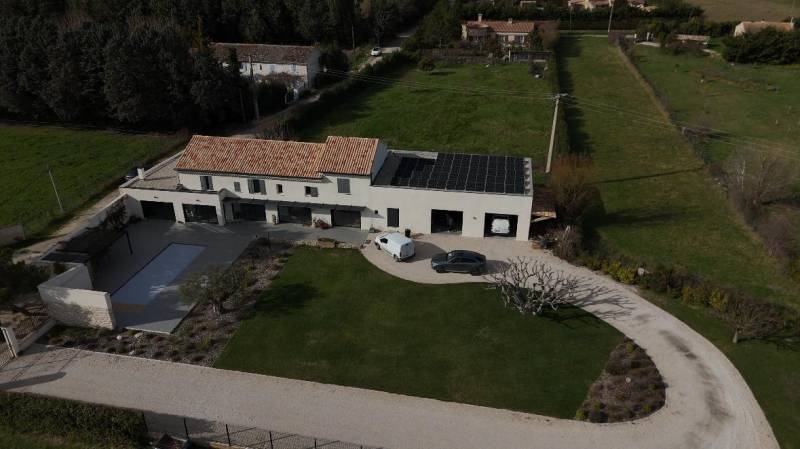 Installation de panneaux solaires à Monteux par Lunasol.