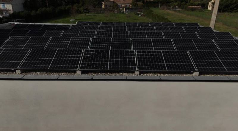 Installation de panneaux solaires à Monteux par Lunasol.