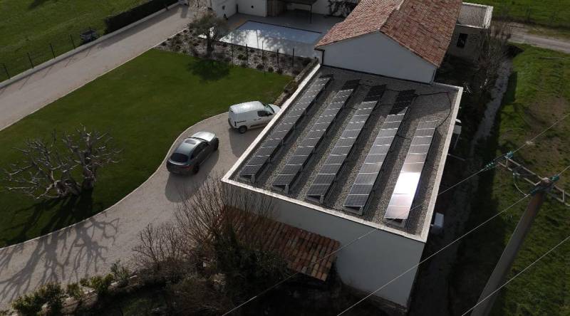 Installation de panneaux solaires à Monteux par Lunasol.