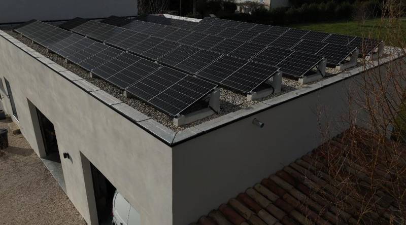Installation de panneaux solaires à Monteux par Lunasol.