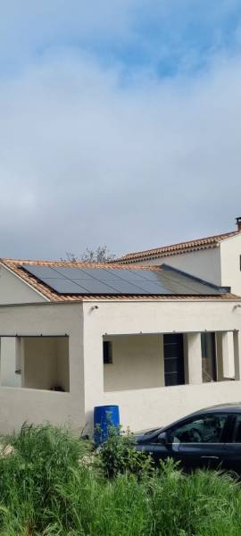 Toiture photovoltaïque installée sur maison individuelle à Monteux