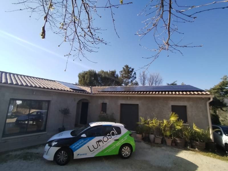 Installation solaire en toiture par Lunasol, entreprise locale engagée dans la transition énergétique dans le Vaucluse