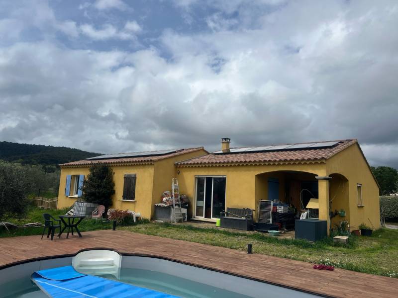  Maison secondaire équipée de panneaux solaires connectés à L’Isle-sur-la-Sorgue
