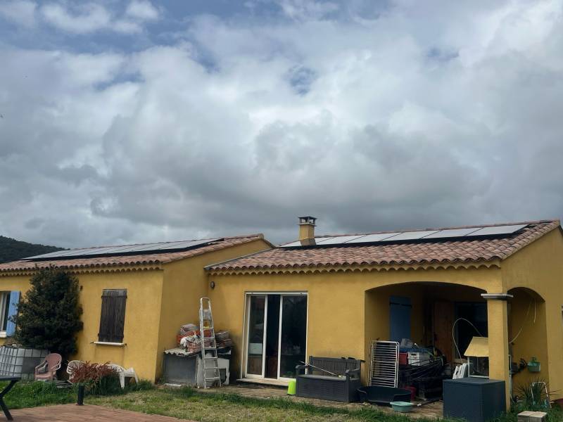 Maison écologique équipée de panneaux solaires à haut rendement à Carpentras (84)