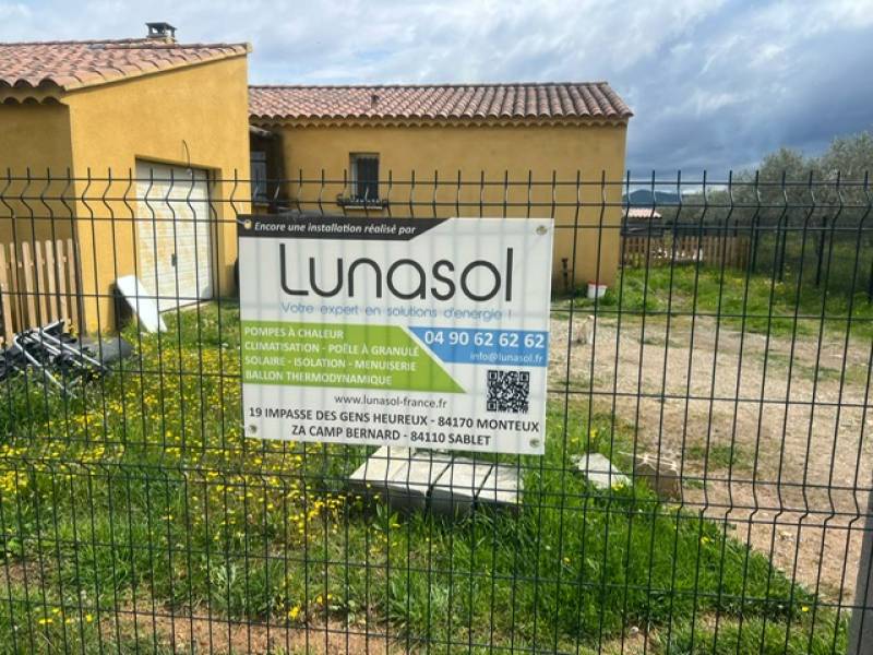 Installation photovoltaïque Mylight 425 Wc avec micro-onduleurs et batterie virtuelle à Vinsobres (Drôme).