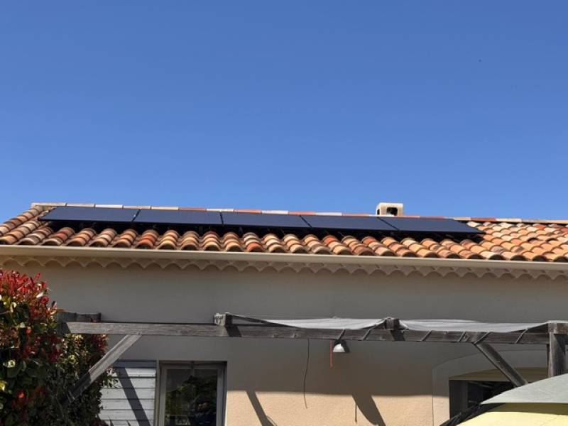 Installation solaire sur toiture de maison secondaire à Dieulefit