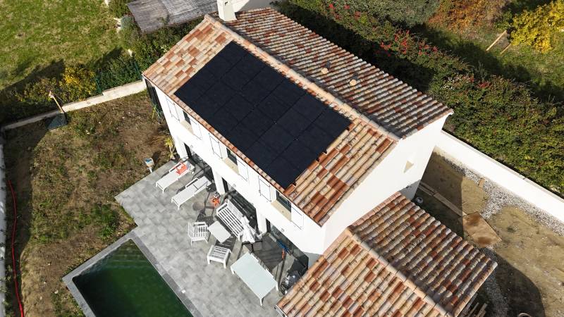 Installation de 12 panneaux photovoltaïques + batterie virtuelle à Carpentras lunasol.fr