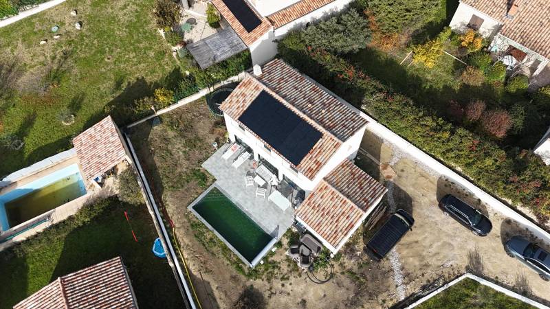 Installation de 12 panneaux photovoltaïques 425wc full black + batterie virtuelle Mylight à Bédoin proche de Carpentras lunasol.fr