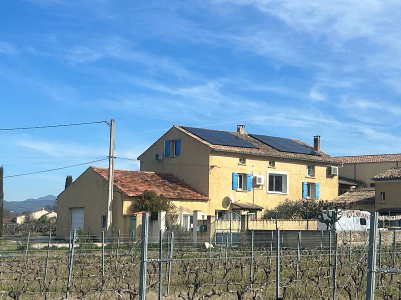 Installation de panneaux solaires photovoltaïques pour particulier à Séguret (Vaucluse 84).