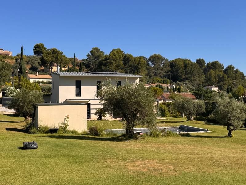 Installation panneaux solaires bifaciaux pour maison individuelle à Pernes-les-Fontaines