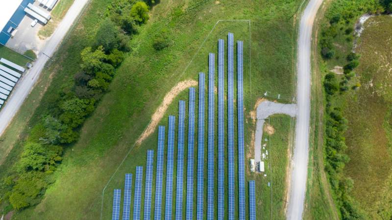 Hangar agricole équipé de panneaux solaires à Orange